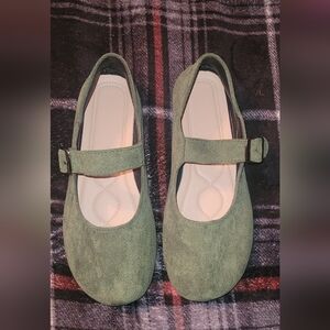 NEW MACYS BOUGHT IN NEW YORK MARY JANES SZ 8 WOMENS CUTE SHOES SUEDE GREEN SUEDE